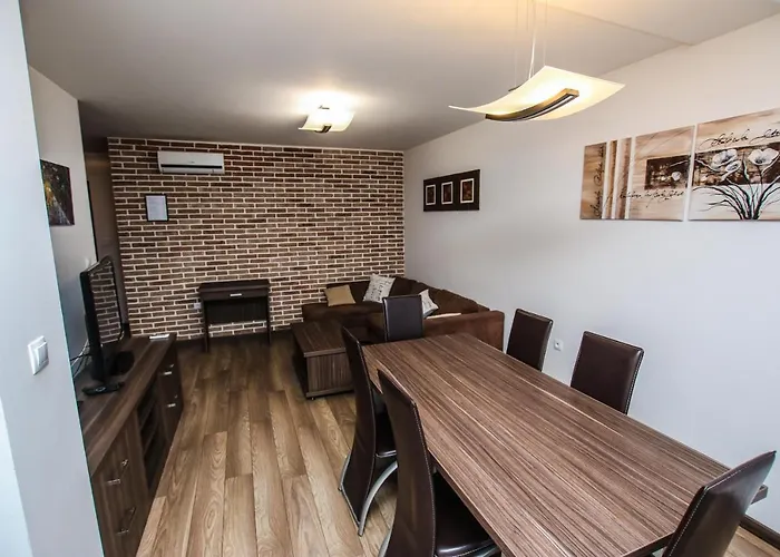 Tina 4 Stars アパート