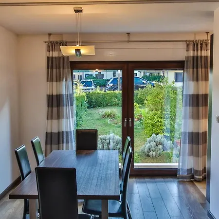 アパート Tina 4 Stars ポレッチ